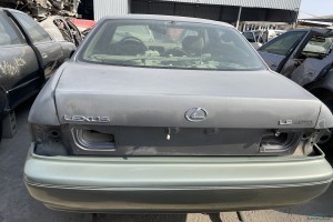 سيارة لكزس LS 1996