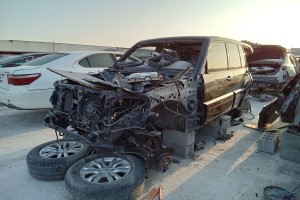 سيارة ميتسوبيشي باجيرو 2015