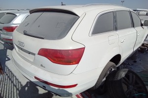 سيارة اودي Q7 2003
