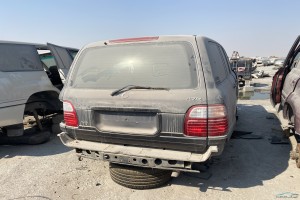 سيارة لكزس LX 2002