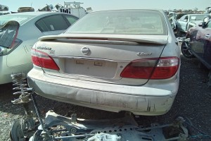 سيارة نيسان مكسيما 2004