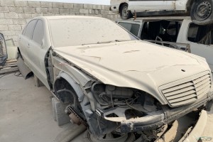 سيارة مرسيدس S 2005