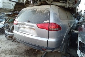 سيارة ميتسوبيشي باجيرو 2015