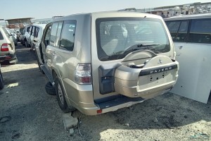 سيارة ميتسوبيشي باجيرو 2012