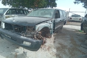 سيارة تويوتا لاندكروز 1998