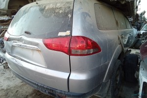 سيارة ميتسوبيشي باجيرو 2015