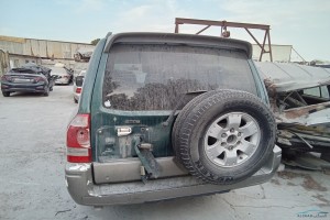 سيارة ميتسوبيشي باجيرو 2005