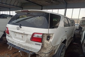 سيارة تويوتا فورتشنر 2008