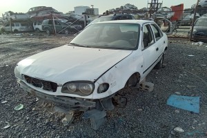 سيارة تويوتا كورولا 1998