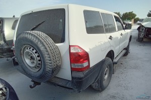 سيارة ميتسوبيشي باجيرو 2004