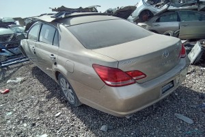 سيارة تويوتا افالون 2005