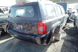 سيارة جيب شيروكي 2010