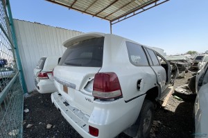 سيارة تويوتا لاندكروز 2011