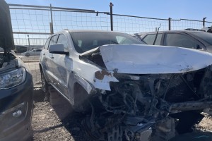 سيارة جيب شيروكي 2015