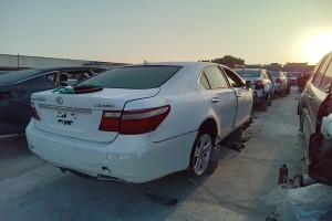 سيارة لكزس LS 2007