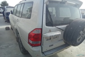 سيارة ميتسوبيشي باجيرو 2013