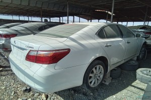 سيارة لكزس LS 2010