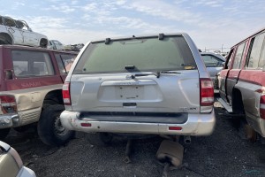 سيارة نيسان باثفندر 2002