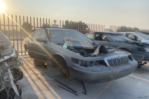 سيارة فورد جراند ماركيز 2000