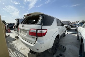 سيارة تويوتا فورتشنر 2010