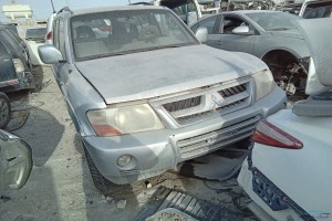 سيارة ميتسوبيشي باجيرو 2004