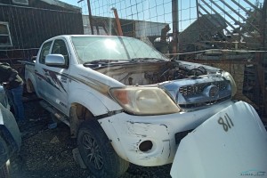 سيارة تويوتا هايلوكس 2008