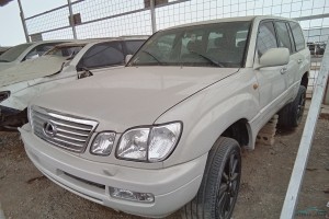 سيارة لكزس LX 2001