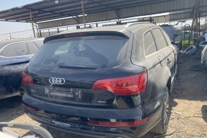 سيارة اودي Q7 2010