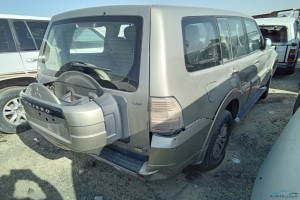 سيارة ميتسوبيشي باجيرو 2012