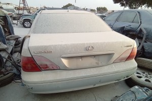 سيارة لكزس LS 2001