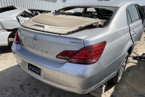 سيارة تويوتا افالون 2008