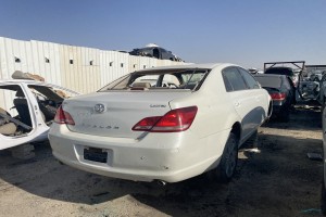 سيارة تويوتا افالون 2006