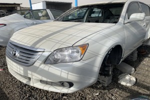 سيارة تويوتا افالون 2010