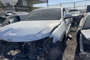 سيارة جيب شيروكي 2012