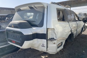 سيارة ميتسوبيشي باجيرو 2015