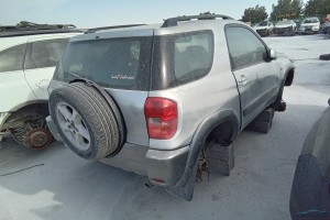 سيارة تويوتا راف فور 2003