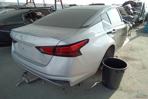 سيارة نيسان التيما 2021