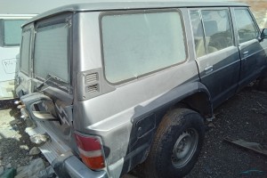 سيارة نيسان باترول 1988