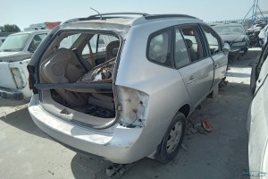 سيارة كيا كارينز 2008