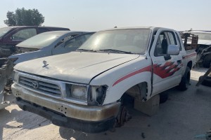 سيارة تويوتا هايلوكس 1998