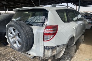 سيارة تويوتا راف فور 2011