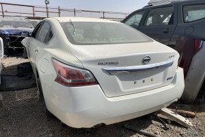 سيارة نيسان التيما 2015