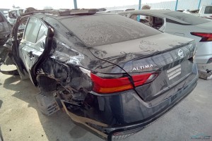 سيارة نيسان التيما 2021