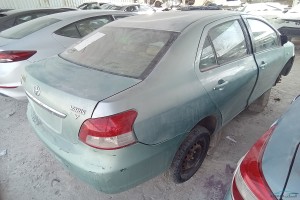 سيارة تويوتا يارس 2010