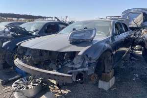 سيارة كرايسلر M300 2012