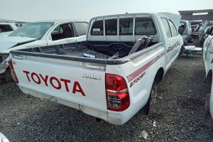 سيارة تويوتا هايلوكس 2013