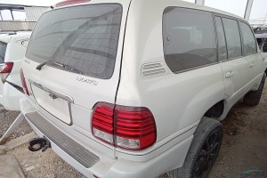 سيارة لكزس LX 2001