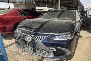 سيارة لكزس ES 2020