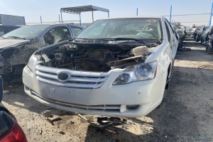 سيارة تويوتا افالون 2006