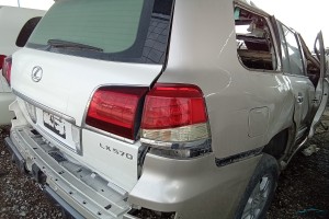 سيارة لكزس LX 2014